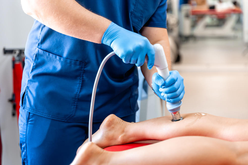 Physical therapy of the shin with shock wave extracorporeal shockwave